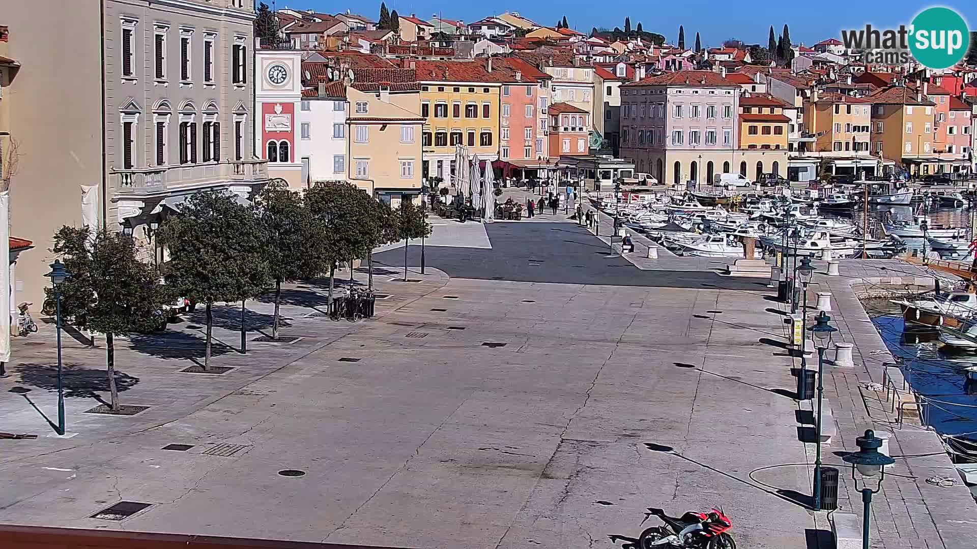 Promenade e marina en Rovinj