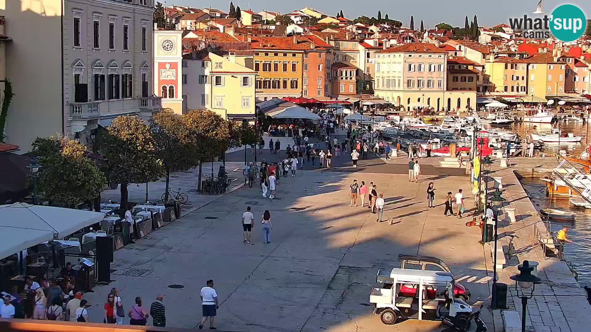 Promenade e marina en Rovinj