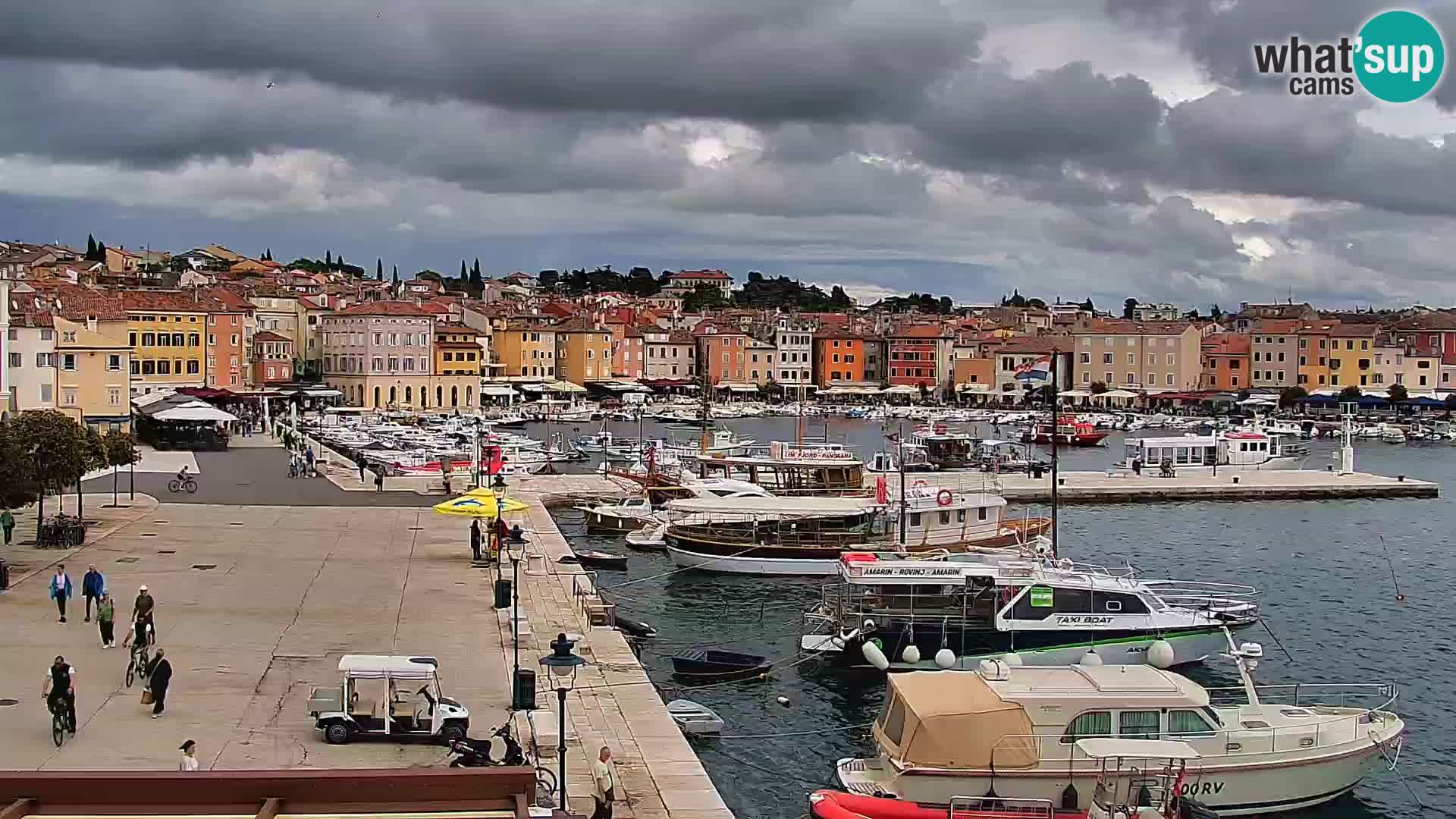Promenade e marina en Rovinj