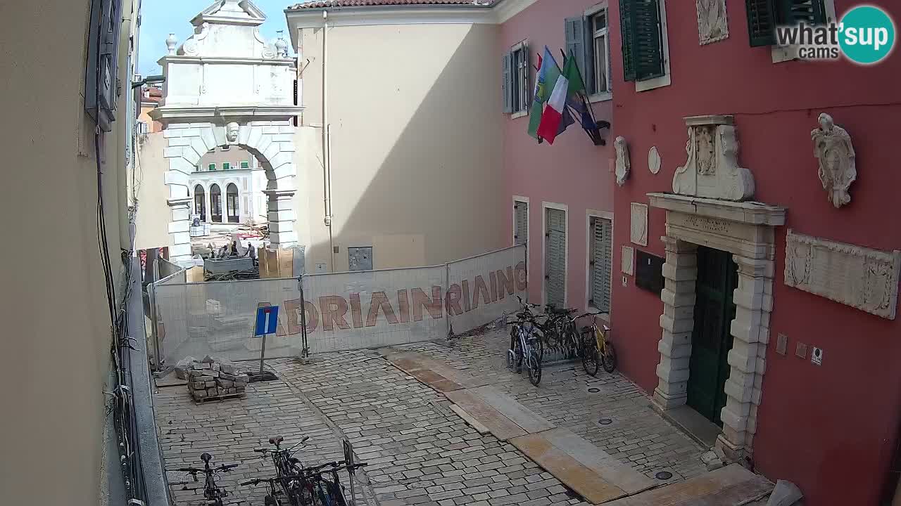 Spletna kamera v živo Rovinj – Balbijev lok “Mestna vrata” – Istra – Hrvaška