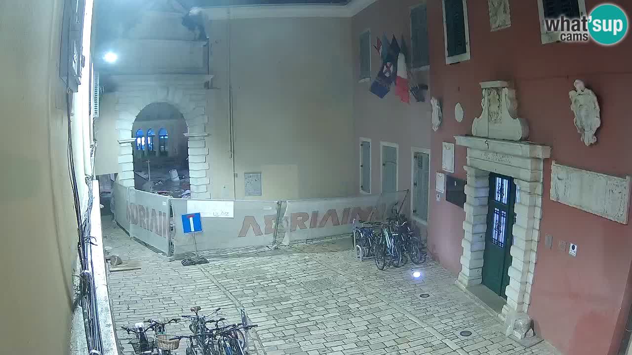 Spletna kamera v živo Rovinj – Balbijev lok “Mestna vrata” – Istra – Hrvaška