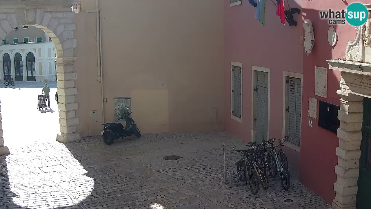 Spletna kamera v živo Rovinj – Balbijev lok “Mestna vrata” – Istra – Hrvaška
