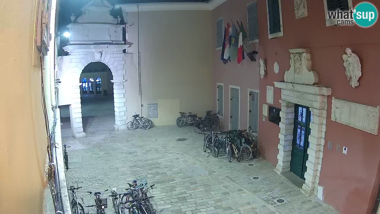 Live Rovigno webcam – Arco di Balbi “Porta della città” – Istria