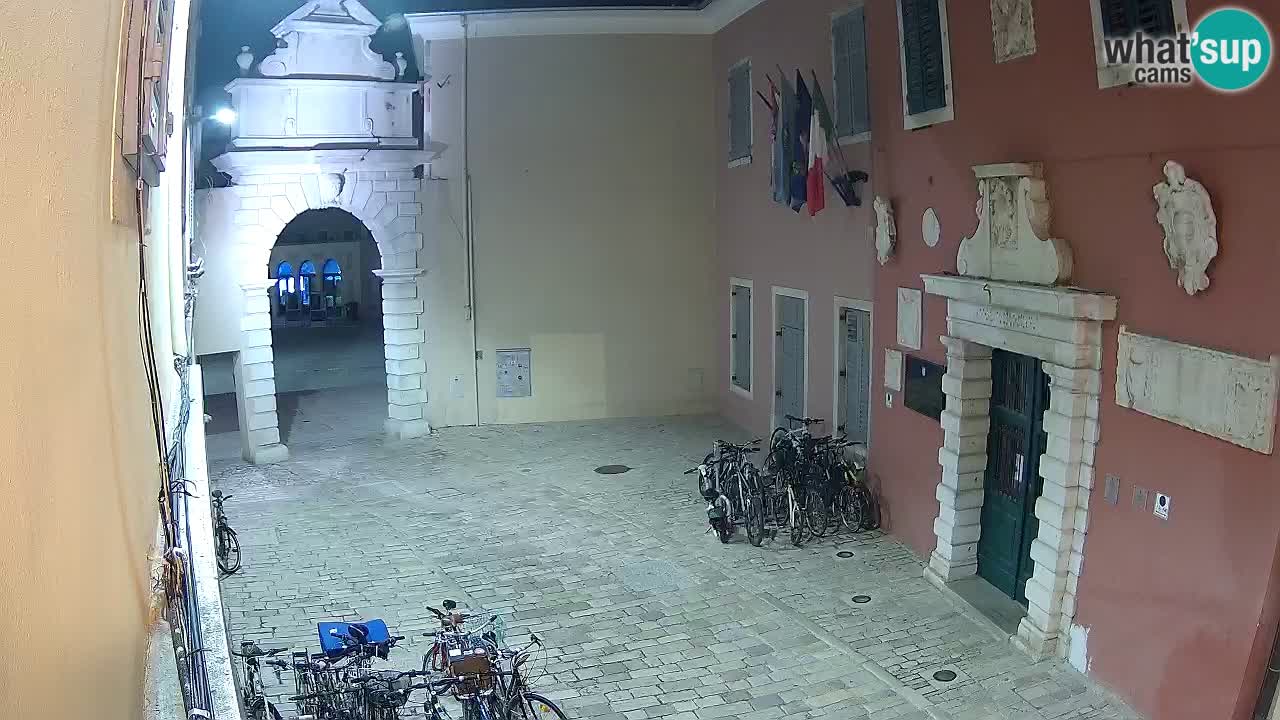 Live Rovigno webcam – Arco di Balbi “Porta della città” – Istria