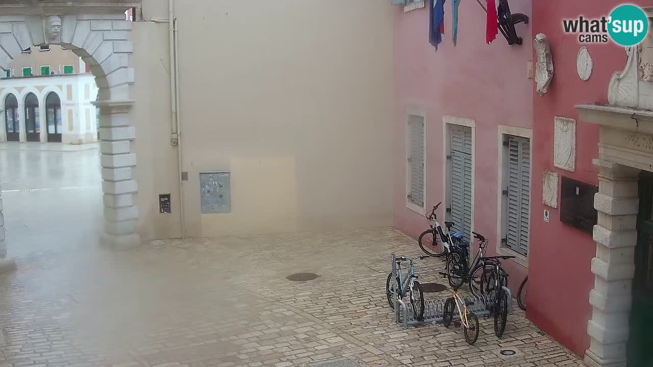 Webcam en vivo Rovinj – “Puerta de la ciudad” Proa de Balbi – Istria – Croacia