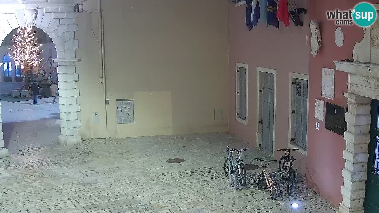 Webcam en vivo Rovinj – “Puerta de la ciudad” Proa de Balbi – Istria – Croacia