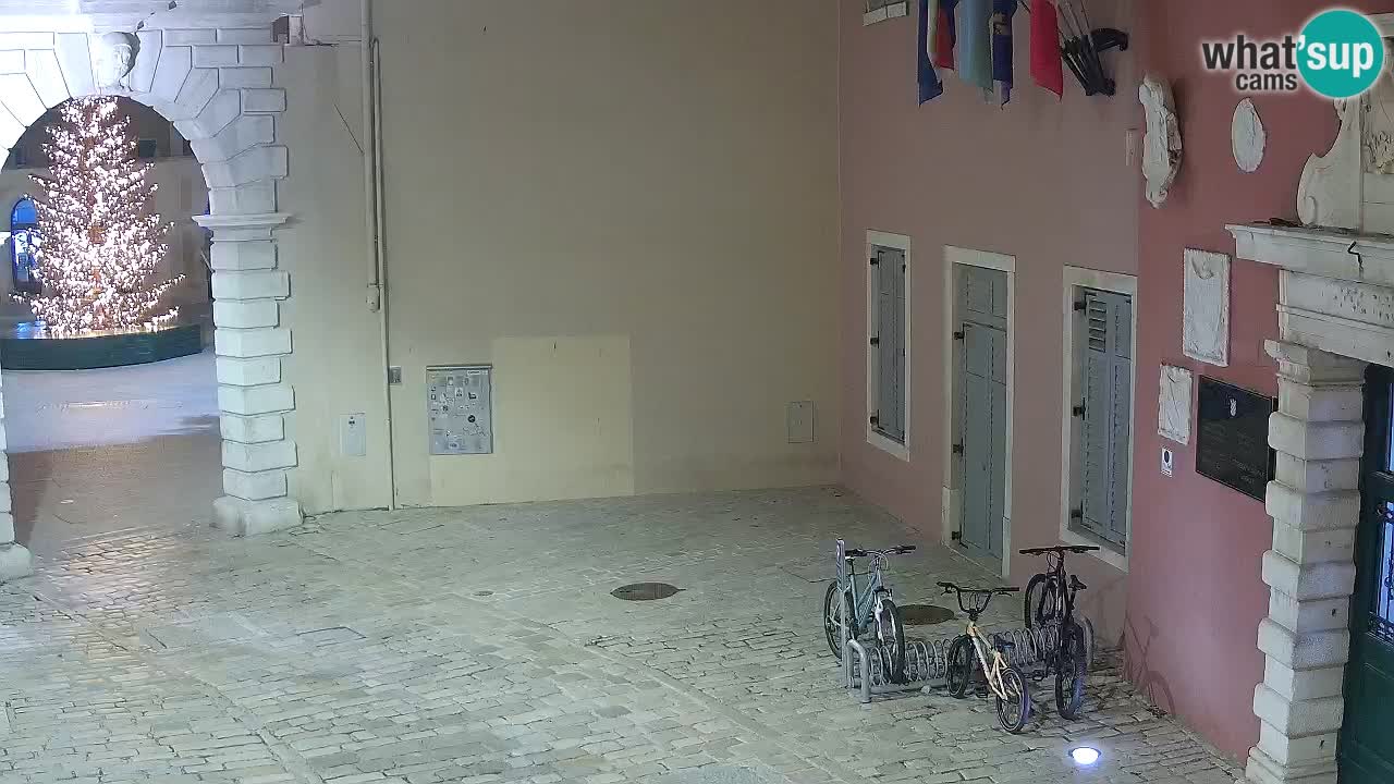 Webcam en vivo Rovinj – “Puerta de la ciudad” Proa de Balbi – Istria – Croacia