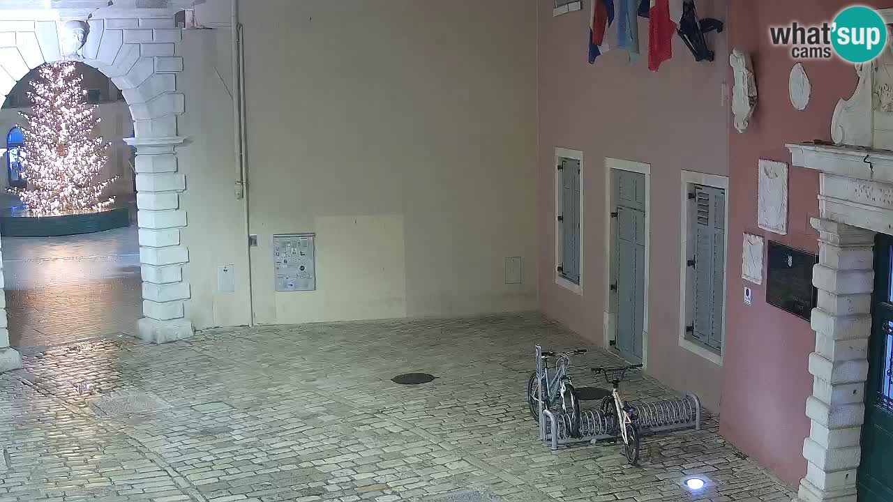 Live Rovigno webcam – Arco di Balbi “Porta della città” – Istria