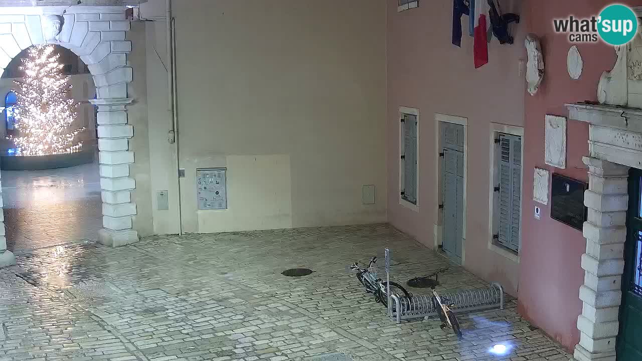 Webcam en vivo Rovinj – “Puerta de la ciudad” Proa de Balbi – Istria – Croacia