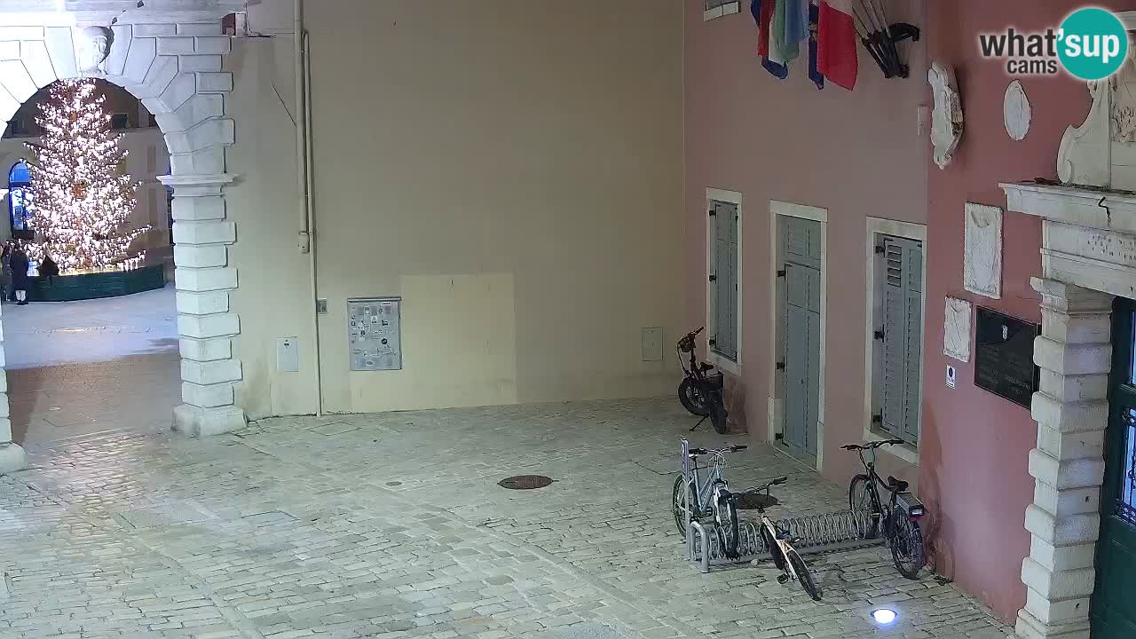 Live Rovigno webcam – Arco di Balbi “Porta della città” – Istria