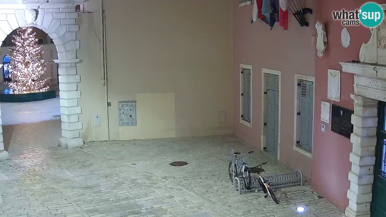 Live Rovigno webcam – Arco di Balbi “Porta della città” – Istria