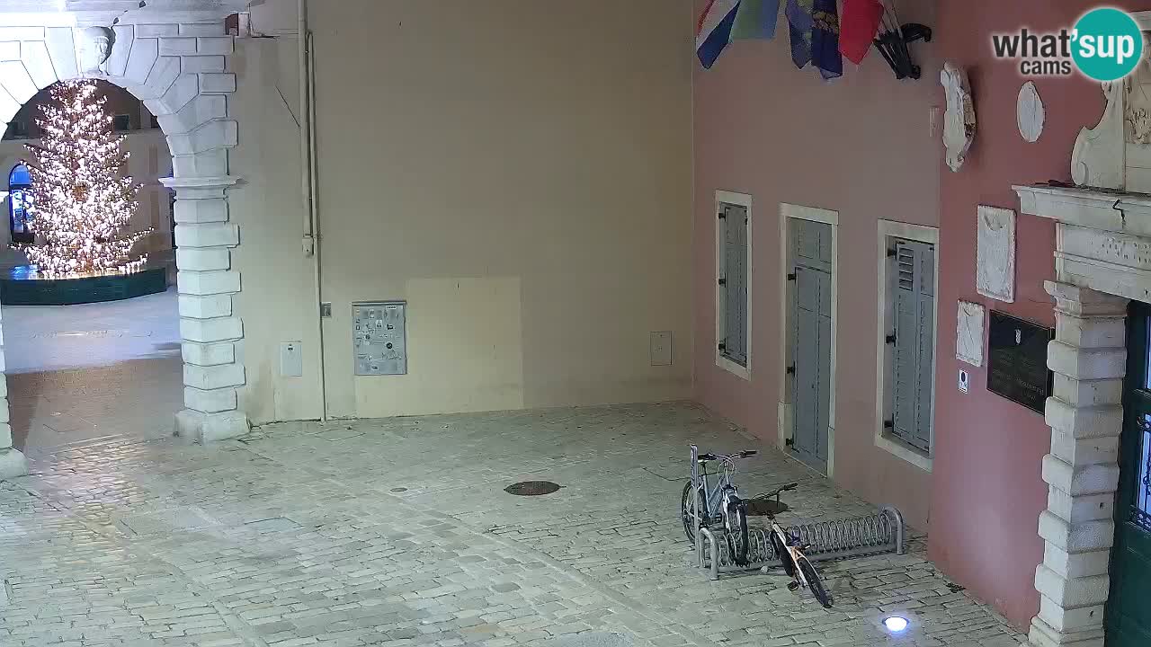 Live Rovigno webcam – Arco di Balbi “Porta della città” – Istria