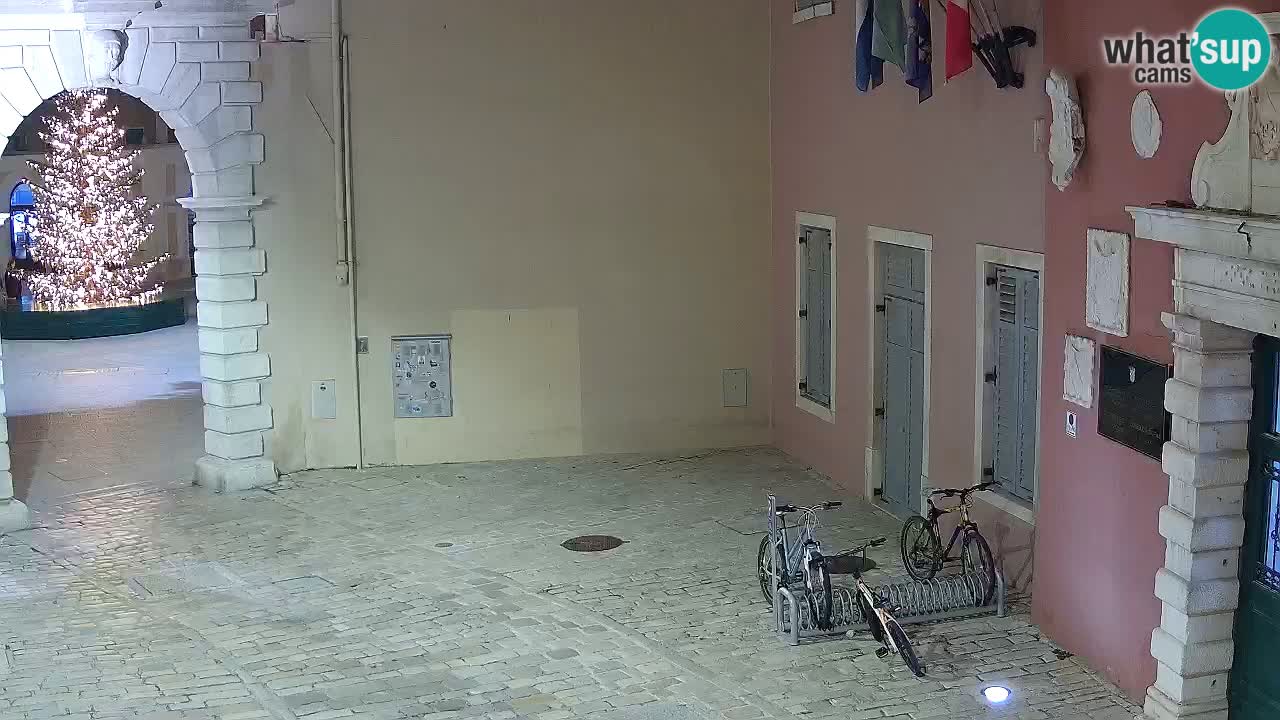 Webcam en vivo Rovinj – “Puerta de la ciudad” Proa de Balbi – Istria – Croacia