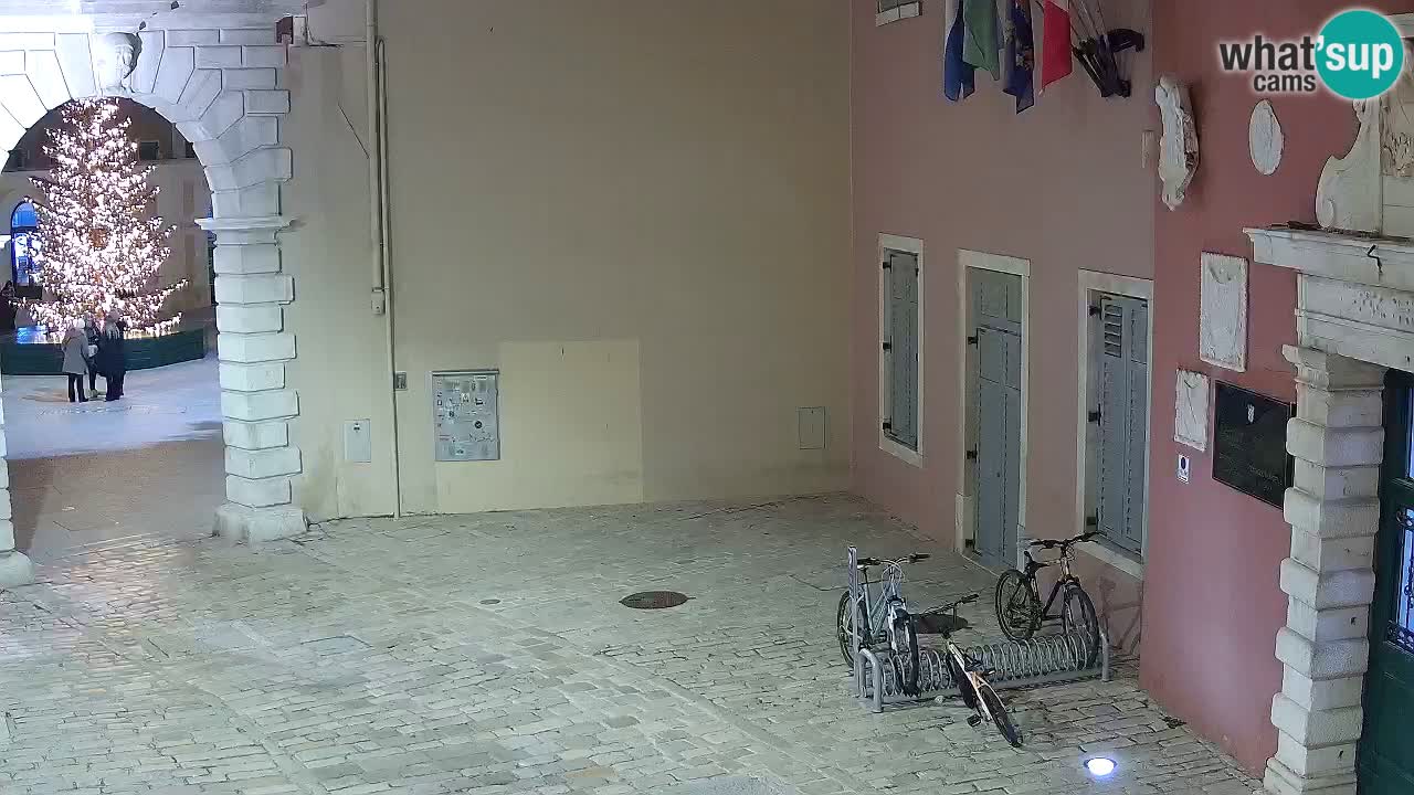 Webcam en vivo Rovinj – “Puerta de la ciudad” Proa de Balbi – Istria – Croacia