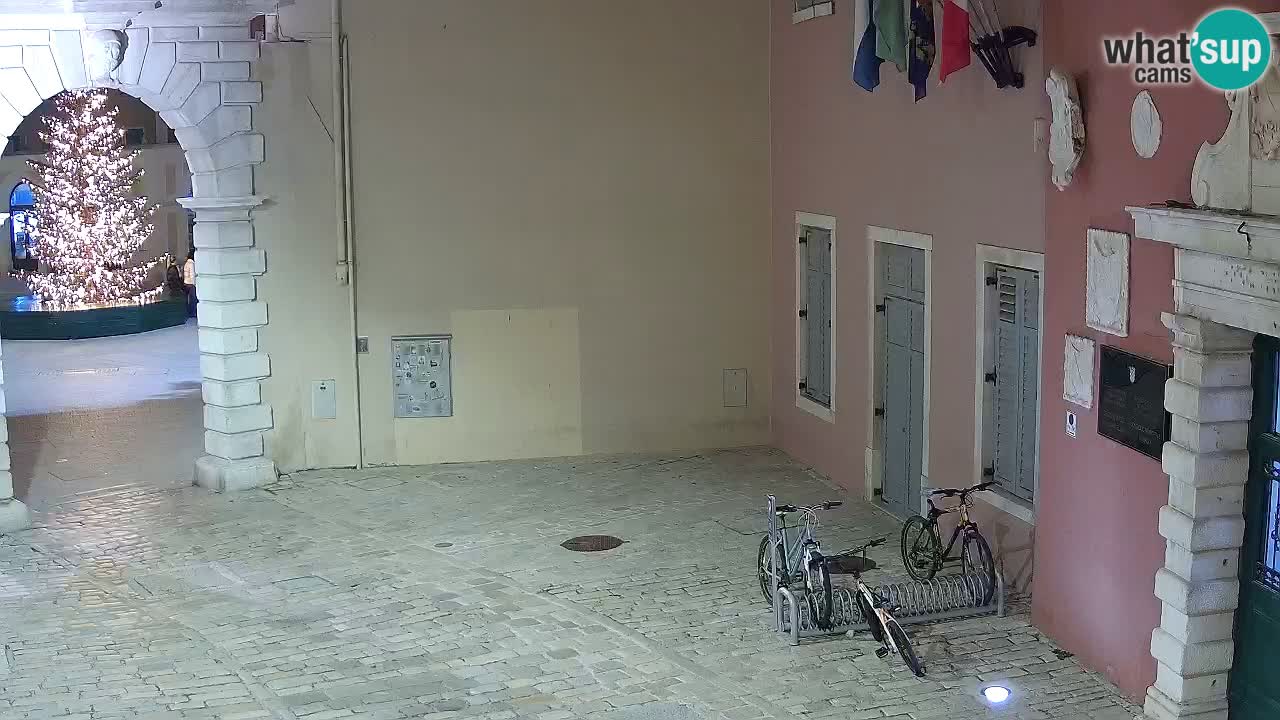 Live Rovigno webcam – Arco di Balbi “Porta della città” – Istria