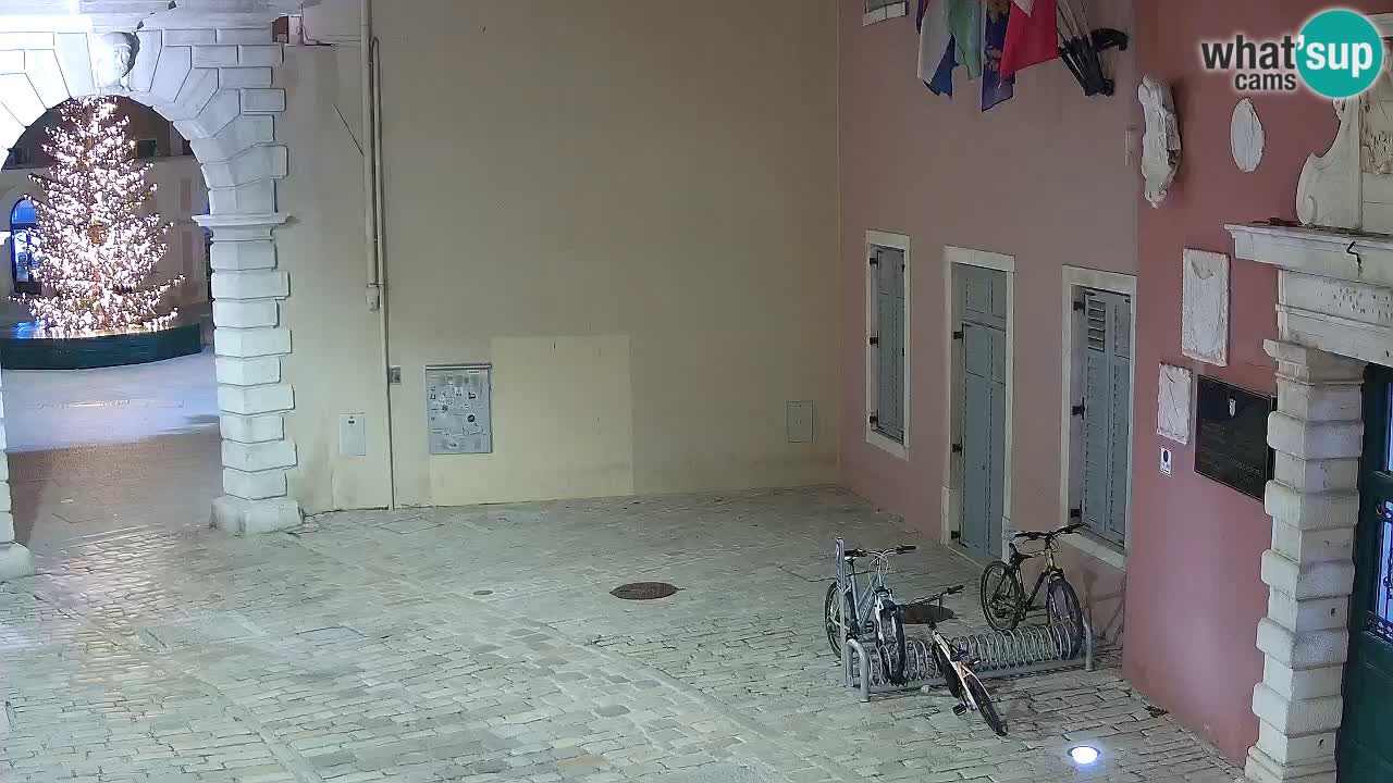 Webcam en vivo Rovinj – “Puerta de la ciudad” Proa de Balbi – Istria – Croacia