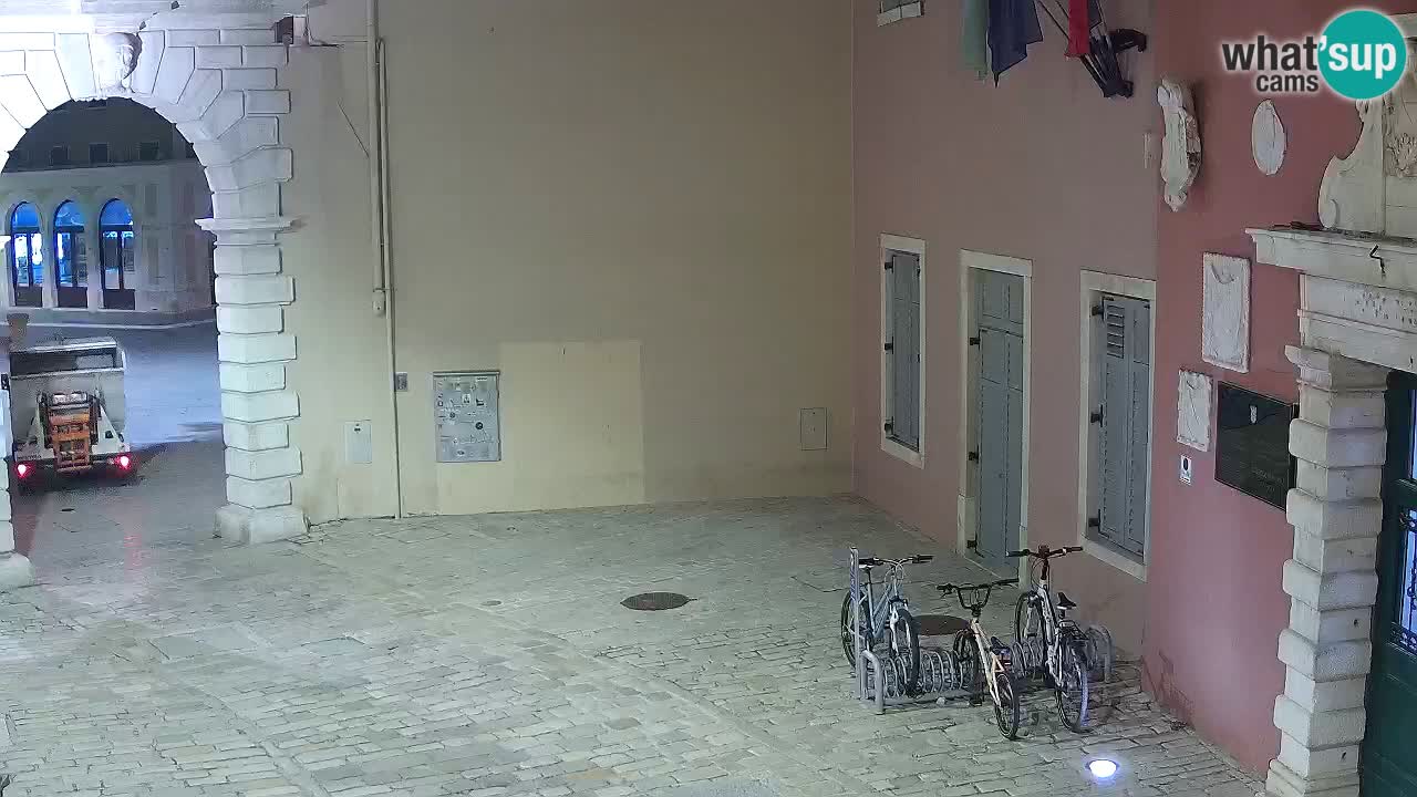 Webcam en vivo Rovinj – “Puerta de la ciudad” Proa de Balbi – Istria – Croacia