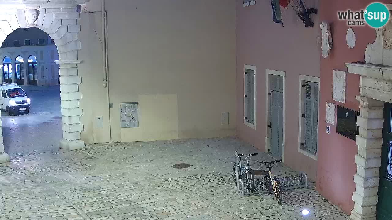 Webcam en vivo Rovinj – “Puerta de la ciudad” Proa de Balbi – Istria – Croacia