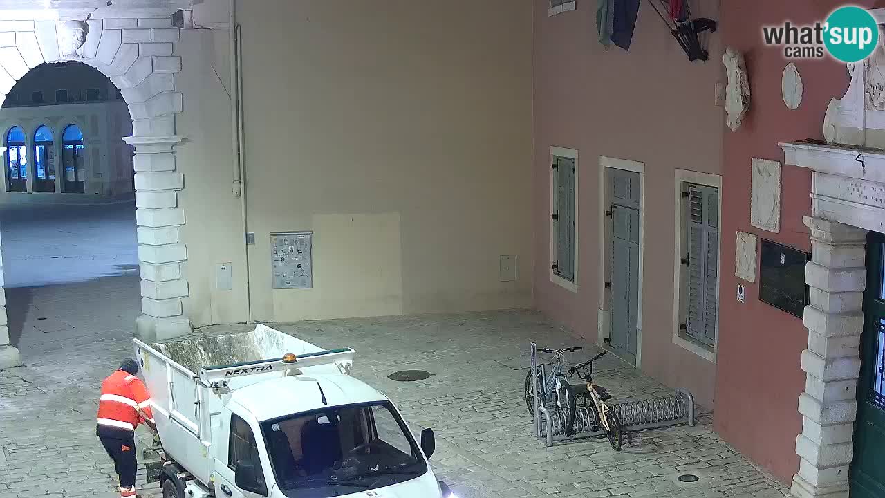 Live Rovigno webcam – Arco di Balbi “Porta della città” – Istria