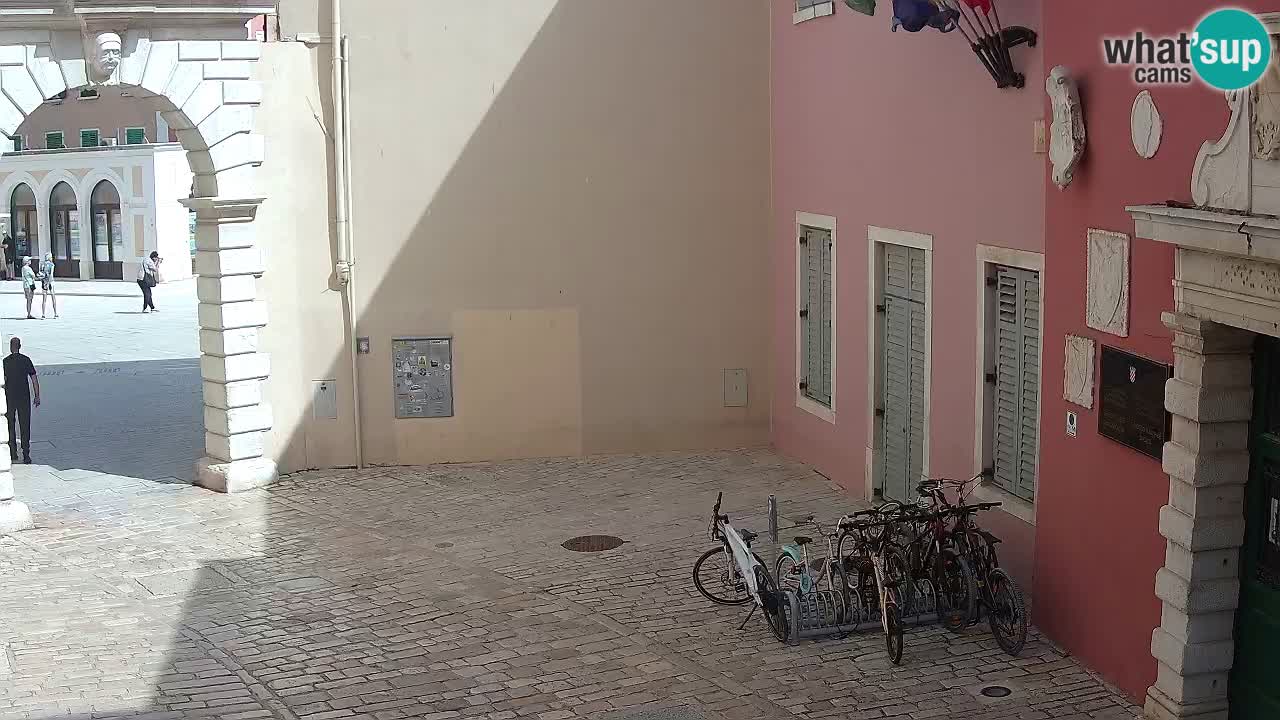Spletna kamera v živo Rovinj – Balbijev lok “Mestna vrata” – Istra – Hrvaška