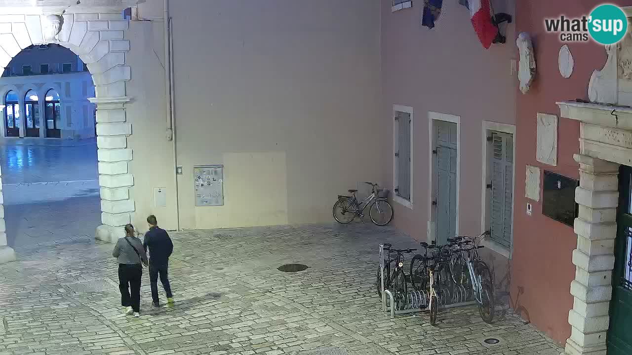 Spletna kamera v živo Rovinj – Balbijev lok “Mestna vrata” – Istra – Hrvaška