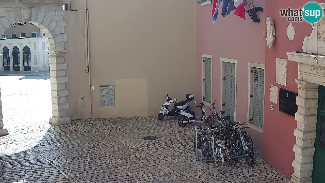 Spletna kamera v živo Rovinj – Balbijev lok “Mestna vrata” – Istra – Hrvaška