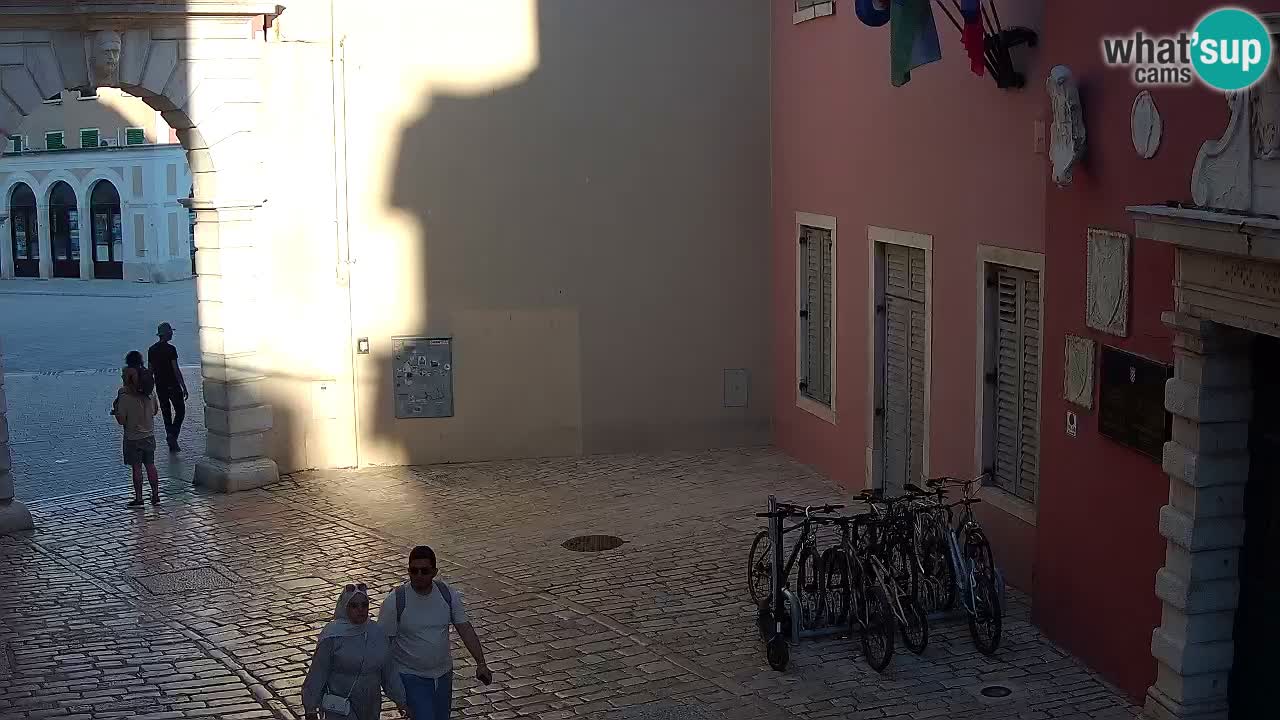 Spletna kamera v živo Rovinj – Balbijev lok “Mestna vrata” – Istra – Hrvaška