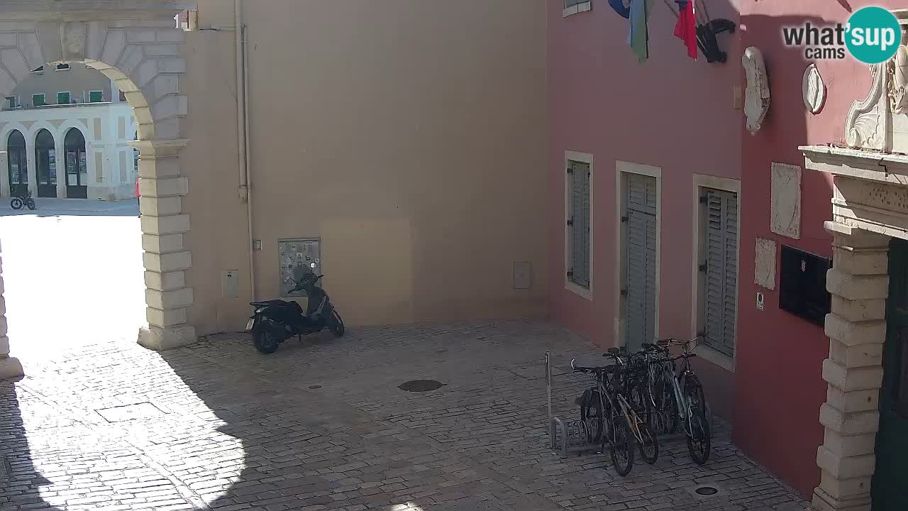 Webcam en vivo Rovinj – “Puerta de la ciudad” Proa de Balbi – Istria – Croacia