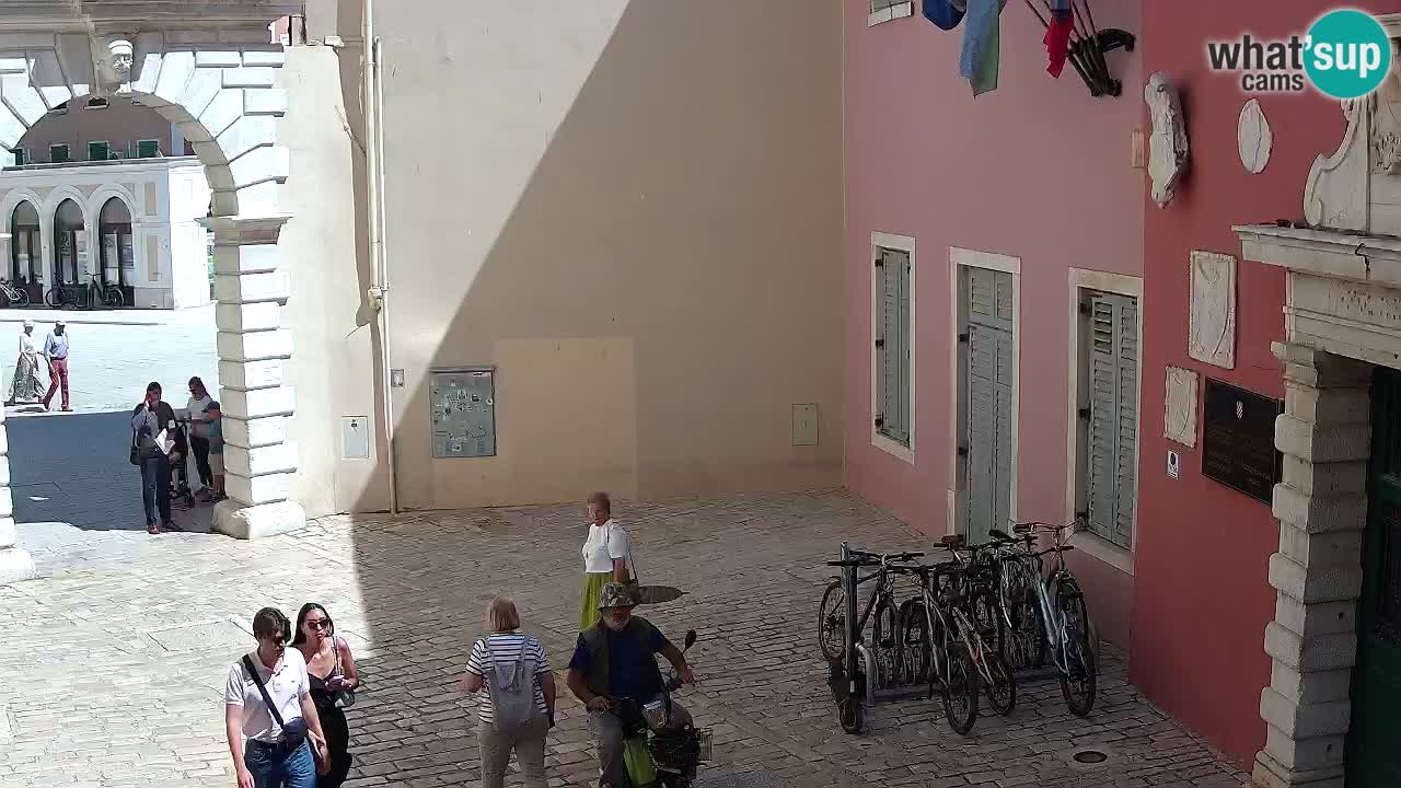 Spletna kamera v živo Rovinj – Balbijev lok “Mestna vrata” – Istra – Hrvaška