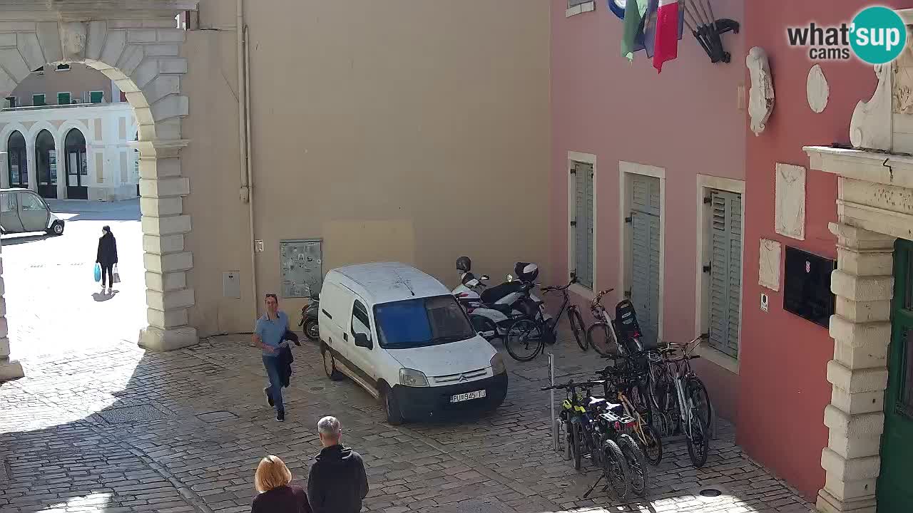 Spletna kamera v živo Rovinj – Balbijev lok “Mestna vrata” – Istra – Hrvaška