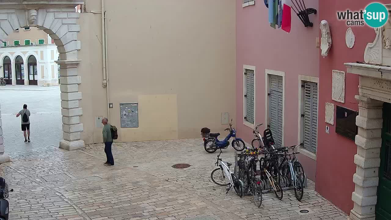 Spletna kamera v živo Rovinj – Balbijev lok “Mestna vrata” – Istra – Hrvaška