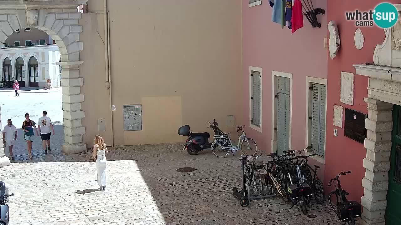 Spletna kamera v živo Rovinj – Balbijev lok “Mestna vrata” – Istra – Hrvaška