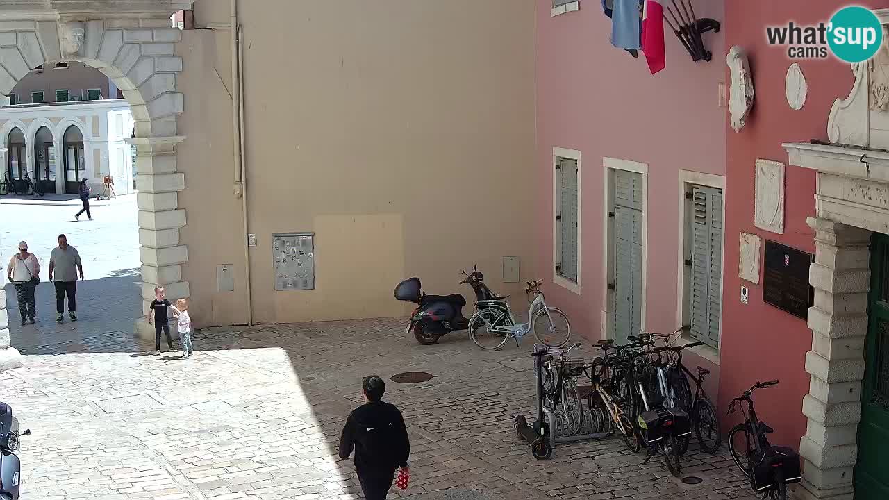 Spletna kamera v živo Rovinj – Balbijev lok “Mestna vrata” – Istra – Hrvaška