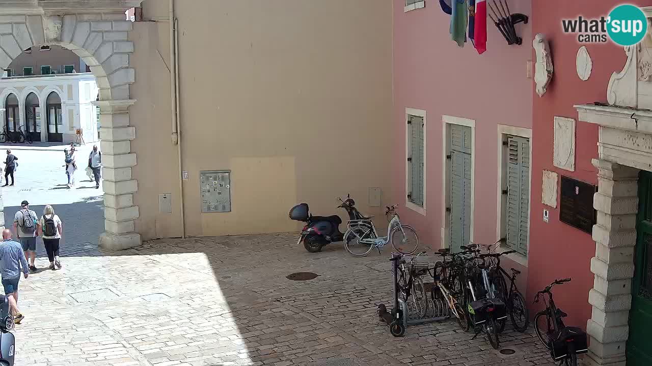Spletna kamera v živo Rovinj – Balbijev lok “Mestna vrata” – Istra – Hrvaška