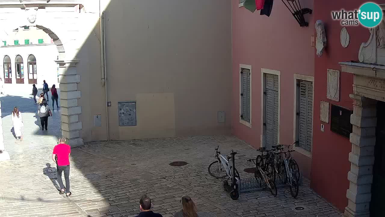 Spletna kamera v živo Rovinj – Balbijev lok “Mestna vrata” – Istra – Hrvaška