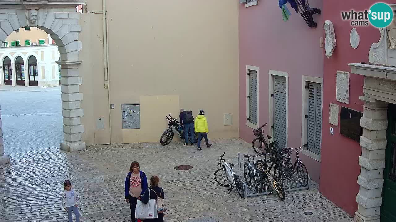 Spletna kamera v živo Rovinj – Balbijev lok “Mestna vrata” – Istra – Hrvaška