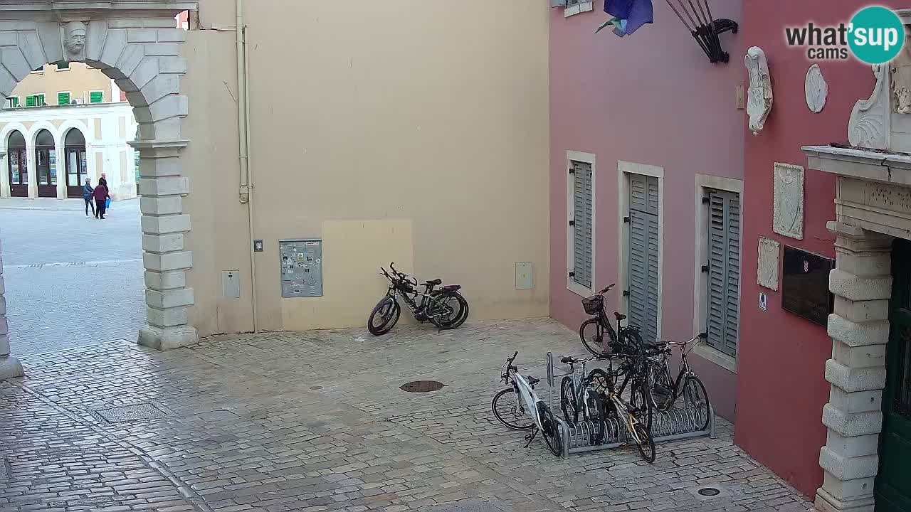 Spletna kamera v živo Rovinj – Balbijev lok “Mestna vrata” – Istra – Hrvaška