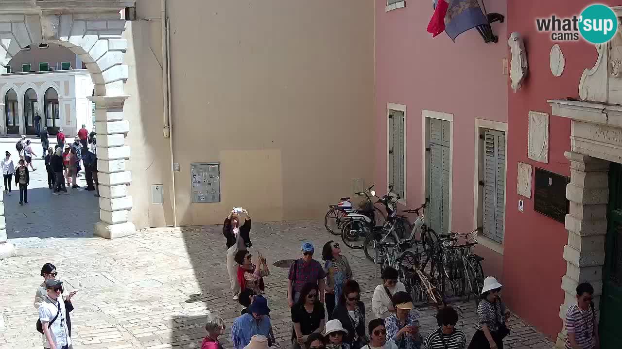 Spletna kamera v živo Rovinj – Balbijev lok “Mestna vrata” – Istra – Hrvaška