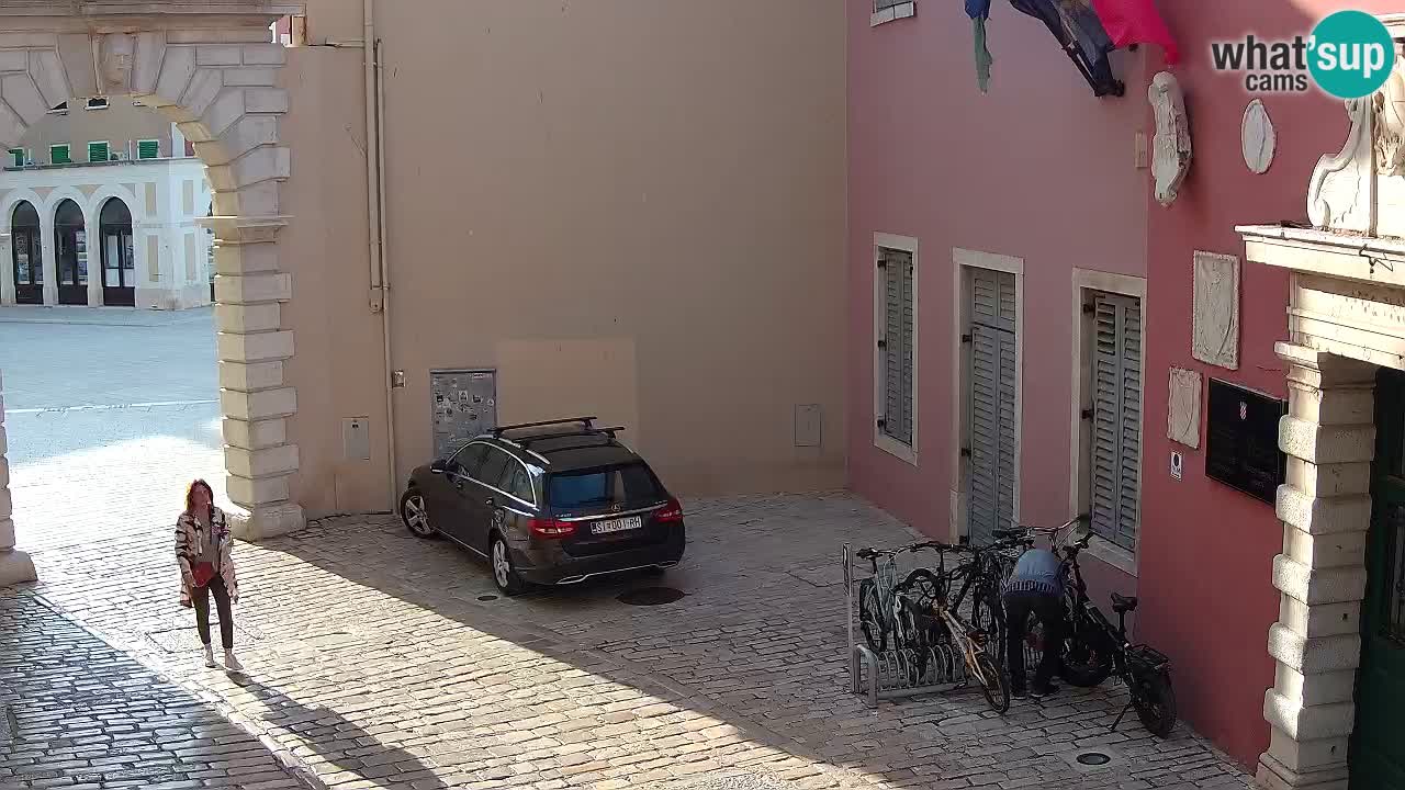 Spletna kamera v živo Rovinj – Balbijev lok “Mestna vrata” – Istra – Hrvaška