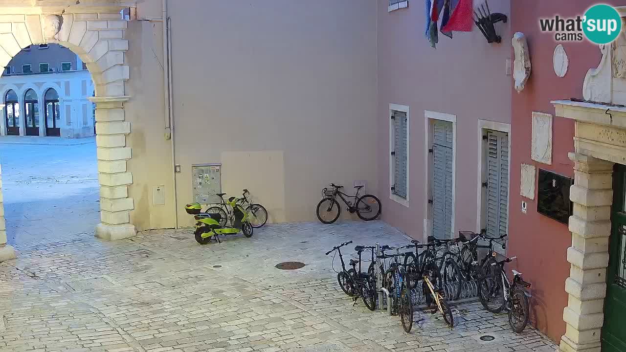 Webcam en vivo Rovinj – “Puerta de la ciudad” Proa de Balbi – Istria – Croacia