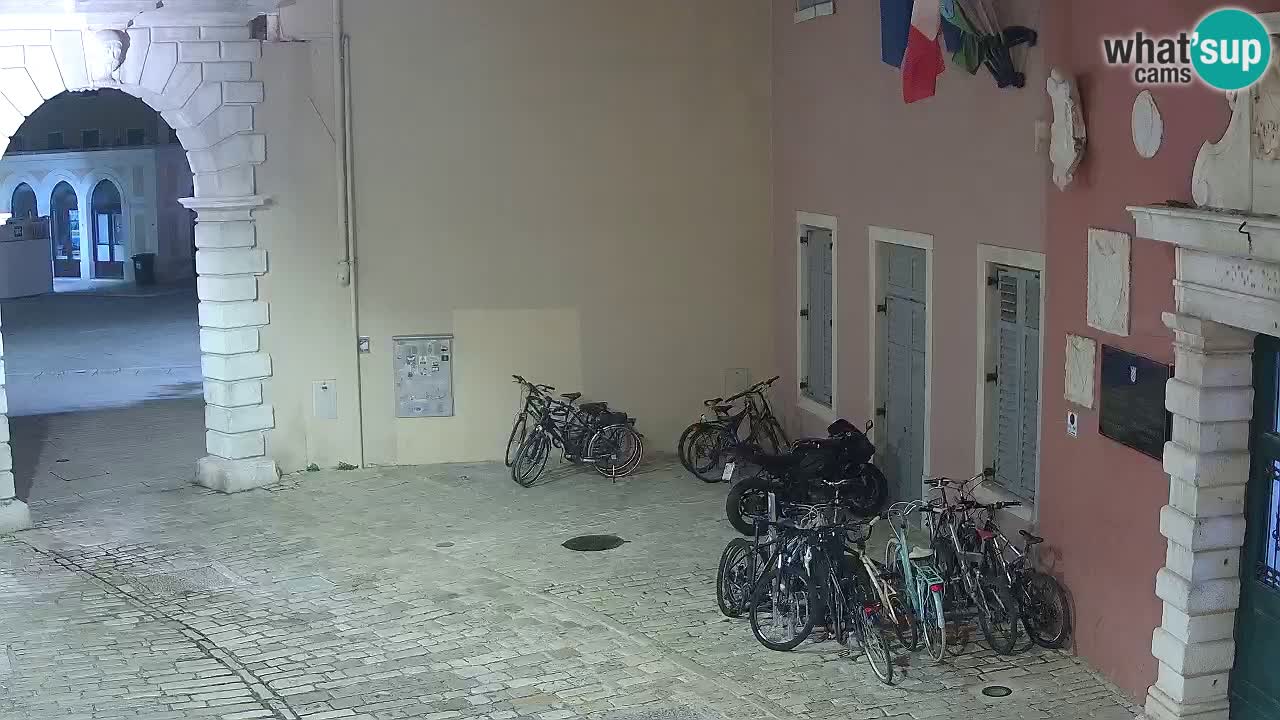 Webcam en vivo Rovinj – “Puerta de la ciudad” Proa de Balbi – Istria – Croacia