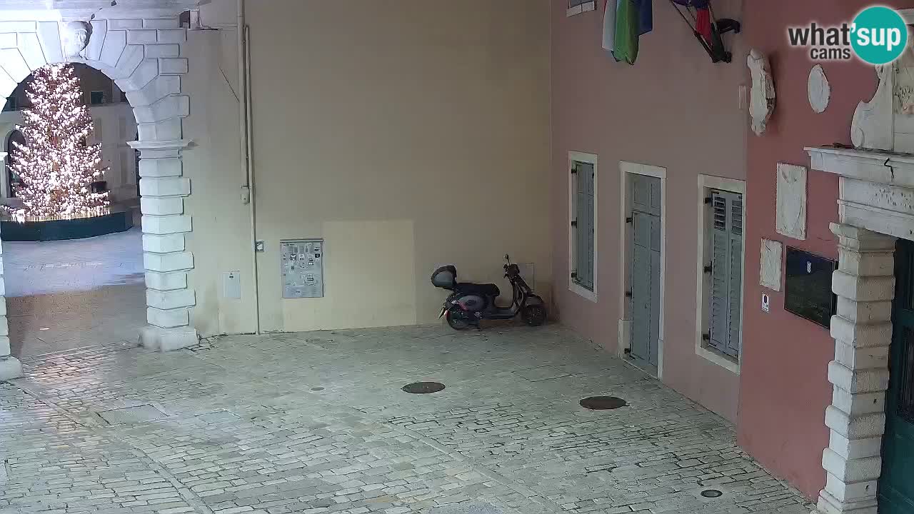 Spletna kamera Rovinj Mestna vrata – Balbijev lok – Istra – Hrvaška