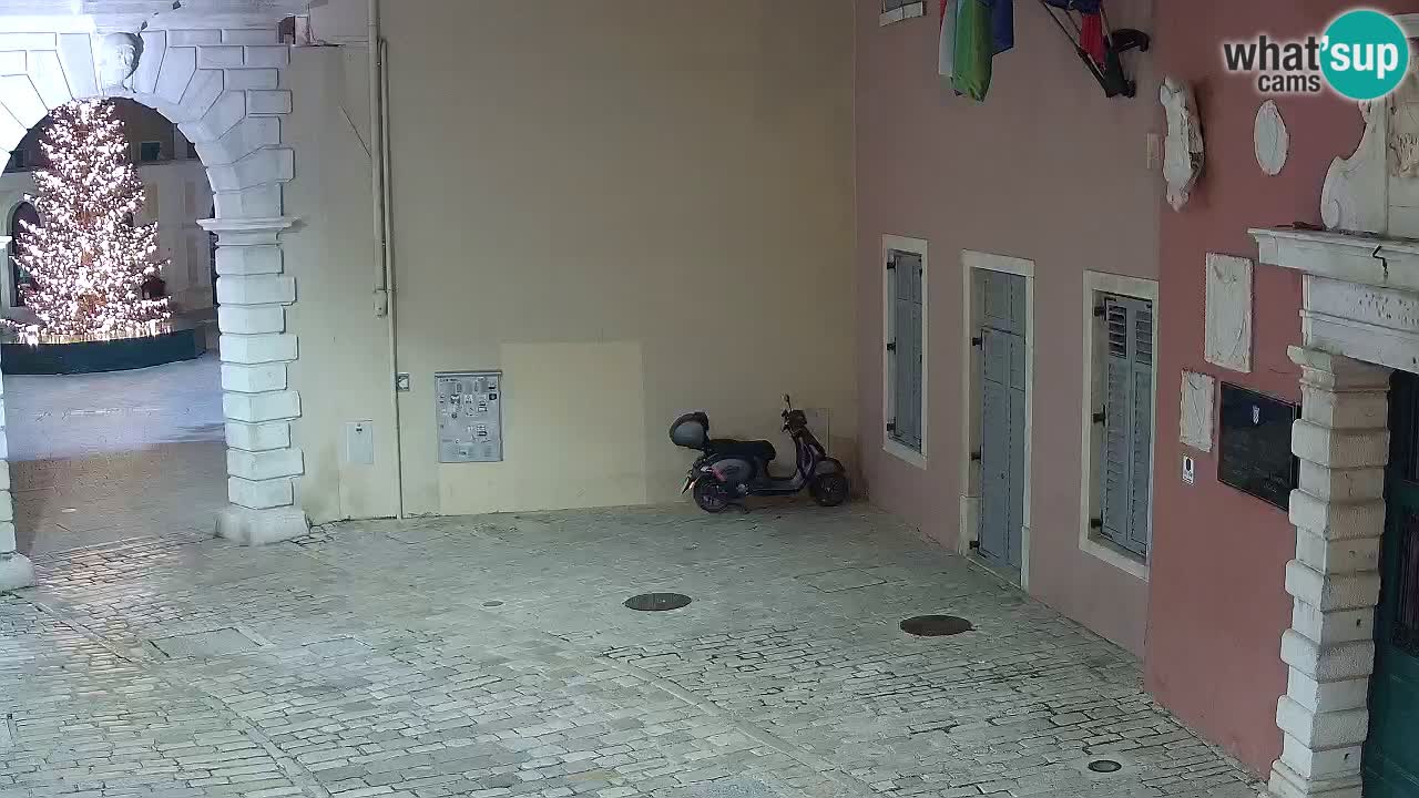 Spletna kamera Rovinj Mestna vrata – Balbijev lok – Istra – Hrvaška