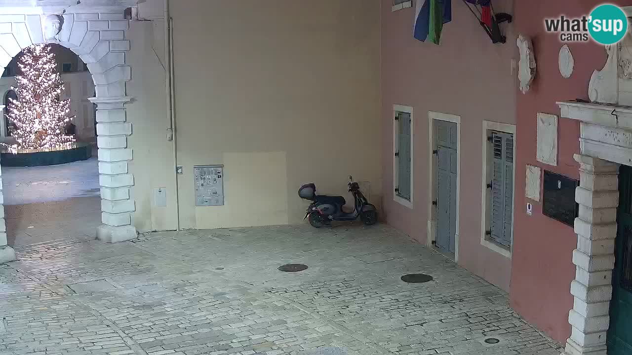 Webcam en vivo Rovinj – “Puerta de la ciudad” Proa de Balbi – Istria – Croacia