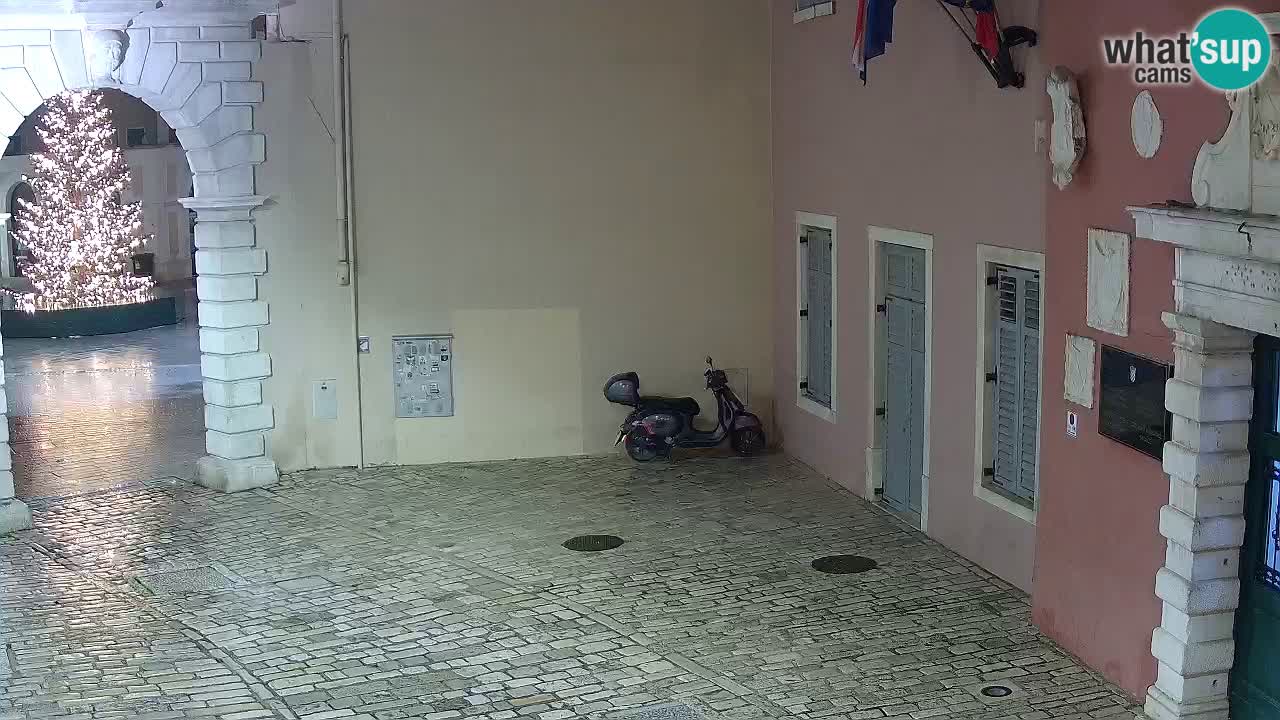 Live Rovigno webcam – Arco di Balbi “Porta della città” – Istria