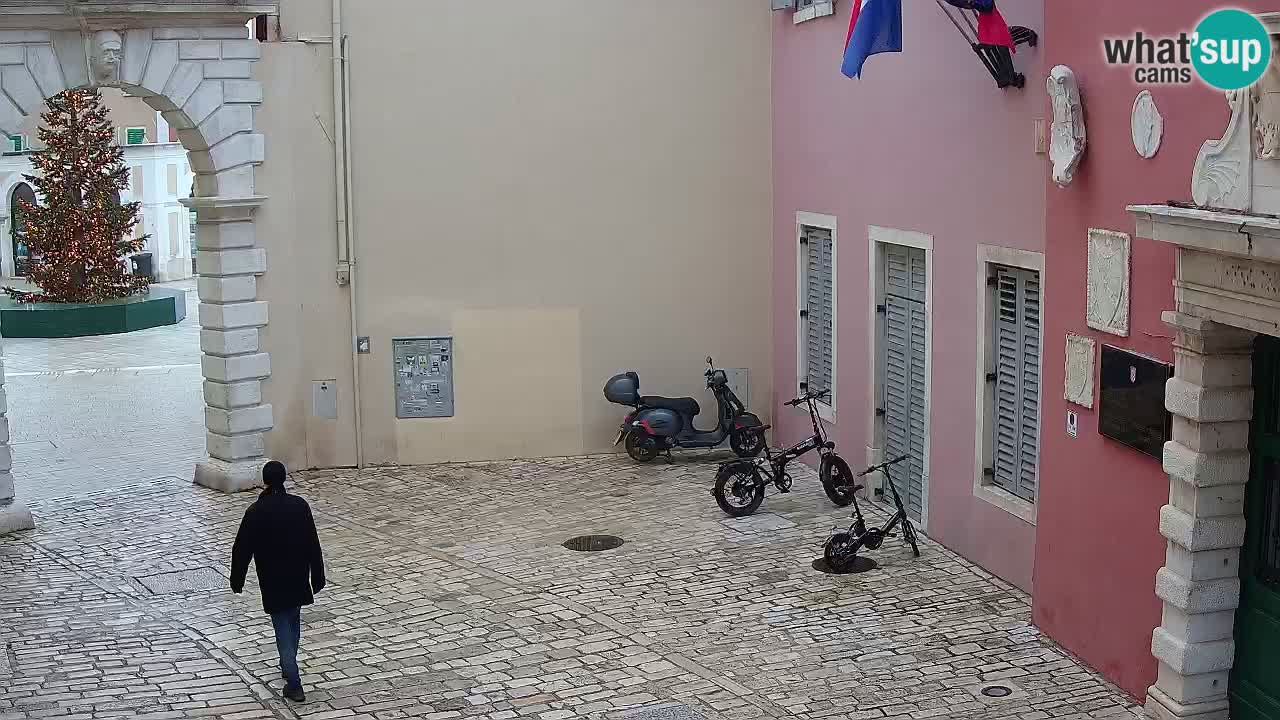Webcam en vivo Rovinj – “Puerta de la ciudad” Proa de Balbi – Istria – Croacia