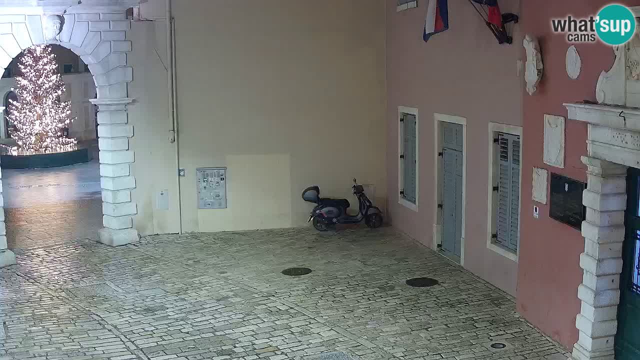 Spletna kamera Rovinj Mestna vrata – Balbijev lok – Istra – Hrvaška