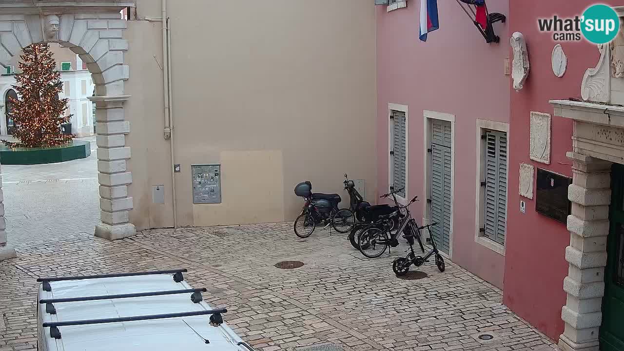 Spletna kamera Rovinj Mestna vrata – Balbijev lok – Istra – Hrvaška