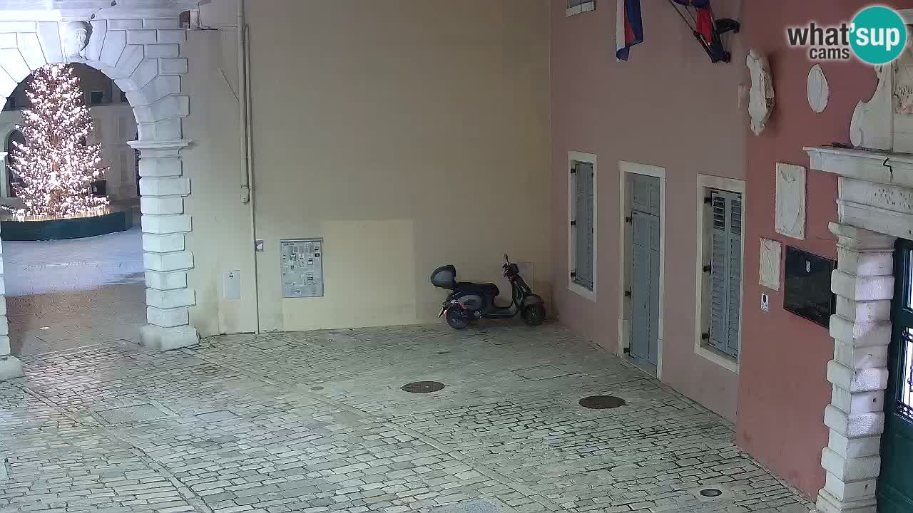Live Rovigno webcam – Arco di Balbi “Porta della città” – Istria