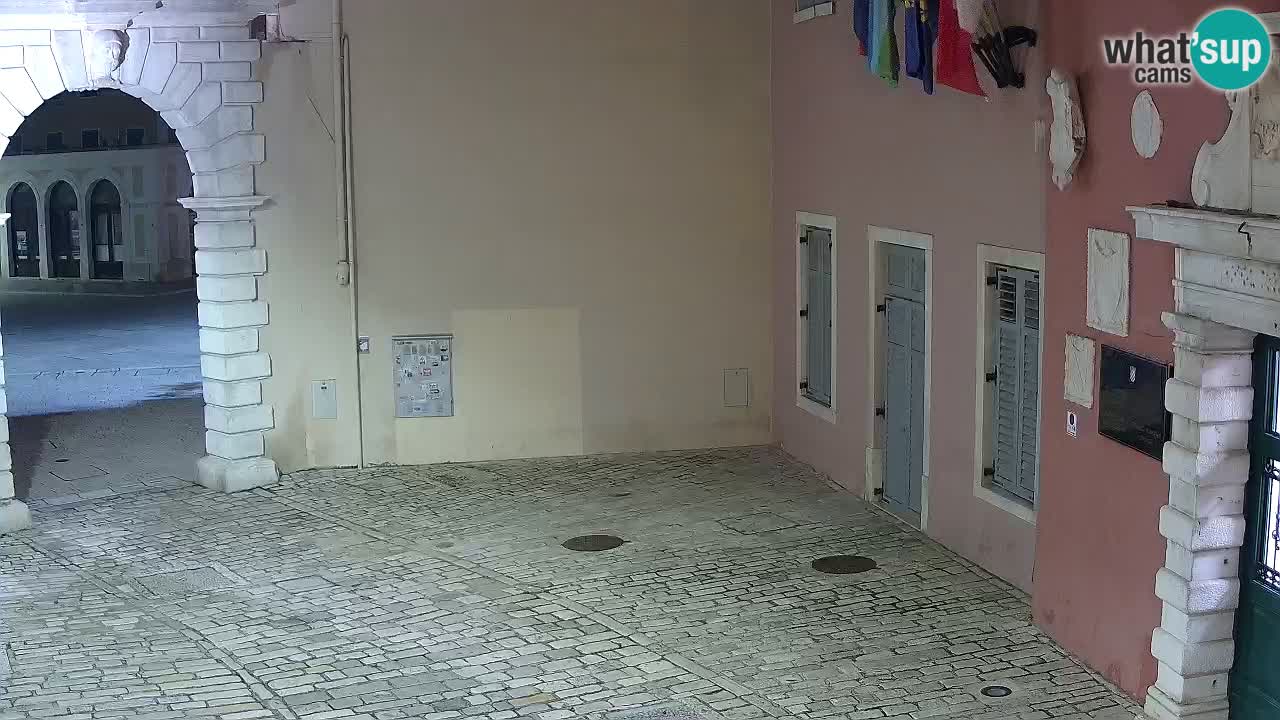 Live Rovigno webcam – Arco di Balbi “Porta della città” – Istria